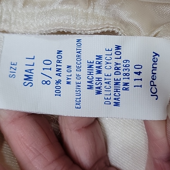 🦋4 for $20, or as marked. VGUC- Vintage JCP Half Slip w/Adorable Embroidery - Picture 5 of 5